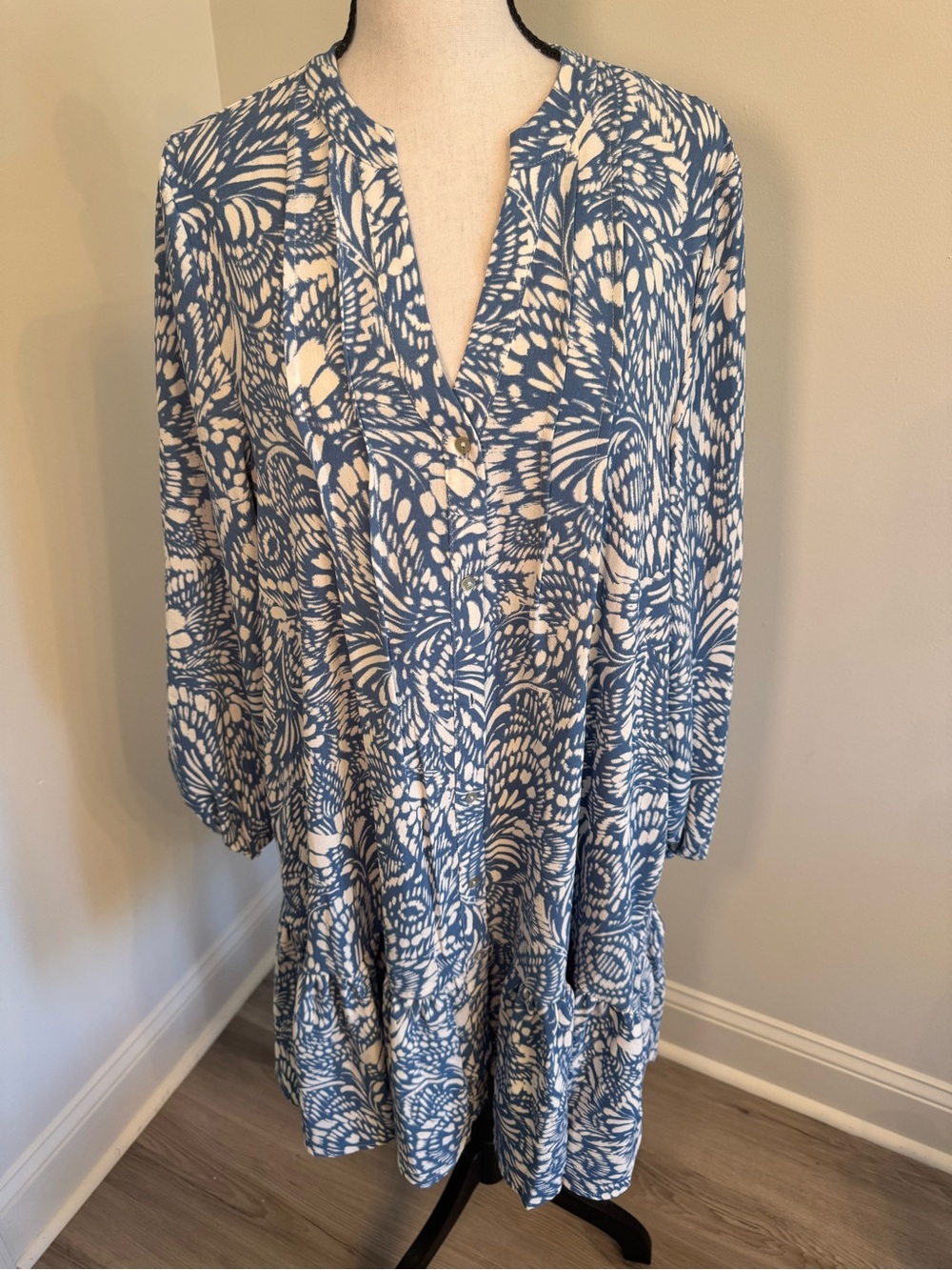 Rachel Zoe Blue and White Long-Sleeve Printed V-Neck Dress